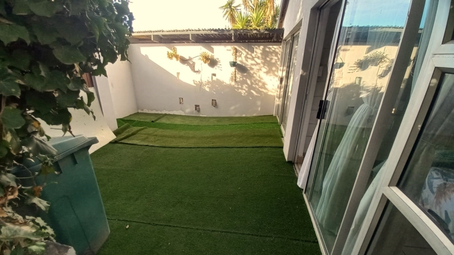 4 Bedroom Property for Sale in Britannia Bay Western Cape